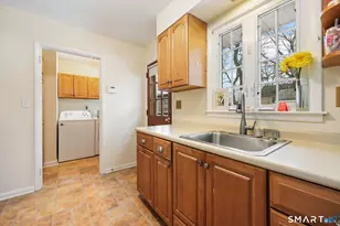 105 Daniel Dr, Bridgeport, CT 06606 - Photo 2