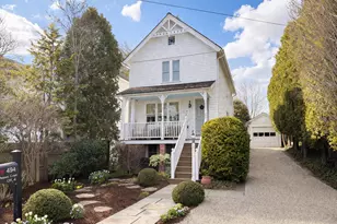 494 Pequot Ct, Fairfield, CT 06890 - Photo 2