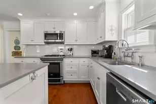 494 Pequot Ct, Fairfield, CT 06890 - Photo 12