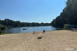 658 Winnepoge Dr, Fairfield, CT 06825 - Photo 14