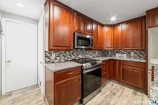 61 Clearview Cir, Naugatuck, CT 06770 - Photo 10