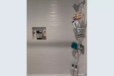 100 Loftus Circle, Bridgeport, CT 06606 - Photo 8