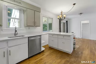 100 Loftus Circle, Bridgeport, CT 06606 - Photo 8
