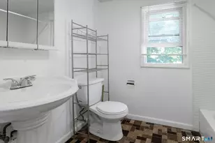 100 Loftus Cir, Bridgeport, CT 06606 - Photo 18