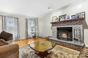 46 Little Brook Ln, Newtown, CT 06470 - Photo 4