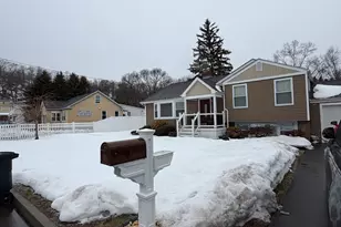 19 Gloria Pl, East Haven, CT 06512 - Photo 4