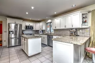 920 Green Cir, Orange, CT 06477 - Photo 16