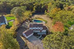 71 Peaceable Ridge Rd, Ridgefield, CT 06877 - Photo 2