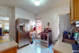 431 Edgewood St, Hartford, CT 06112 - Photo 8