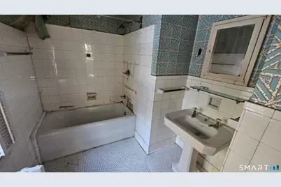 21 Bloomfield Avenue, Hartford, CT 06105 - Photo 24