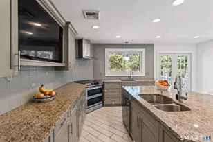 84 High Farms Rd, West Hartford, CT 06107 - Photo 4