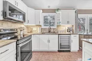 22 Crestwood Dr, Naugatuck, CT 06770 - Photo 20