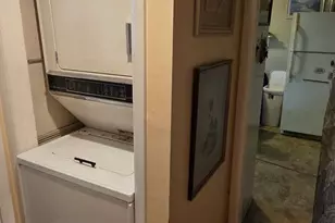 239 Cherry Hill Dr, Bridgeport, CT 06606 - Photo 18