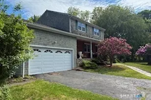 11 Williamsburg Dr, Orange, CT 06477 - Photo 2