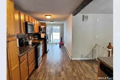 10 Hamilton Court, Enfield, CT 06082 - Photo 4