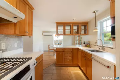 42 Waverly Road, Branford, CT 06405 - Photo 8