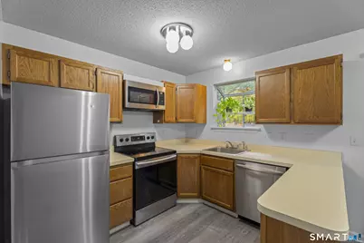 213 Oakland Street #APT D, Manchester, CT 06042 - Photo 4