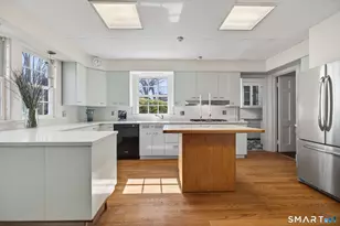 2095 Chapel St, New Haven, CT 06515 - Photo 12