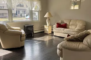 219 Oakwood Dr, Fairfield, CT 06824 - Photo 4