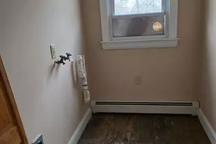 35 Denison Ave, New London, CT 06320 - Photo 8