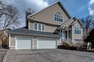 59 Juniper Ln, Berlin, CT 06037 - Photo 2