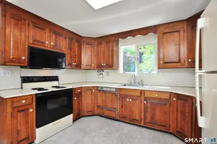 37 Pilgrim Dr, Windsor, CT 06095 - Photo 12