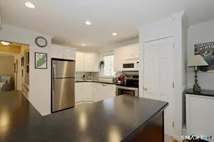 205 Winnepoge Dr, Fairfield, CT 06825 - Photo 14