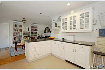 205 Winnepoge Drive, Fairfield, CT 06825 - Photo 12