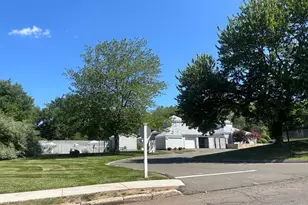 614 Longfellow Dr, Branford, CT 06405 - Photo 8