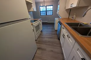 21 Enid St, Bridgeport, CT 06606 - Photo 2