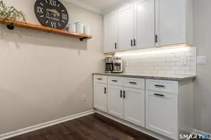 208 Windgate Cir, Monroe, CT 06468 - Photo 8