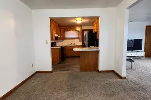 16 Grove St, New London, CT 06320 - Photo 4