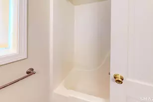 37 Landin St, Woodbridge, CT 06525 - Photo 8