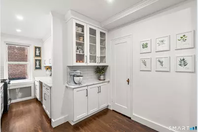 70 Strawberry Hill Avenue #APT 2-2E, Stamford, CT 06902 - Photo 6