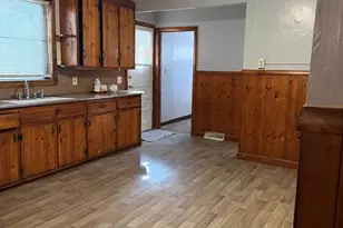 8 Rogers Pl, Manchester, CT 06040 - Photo 6