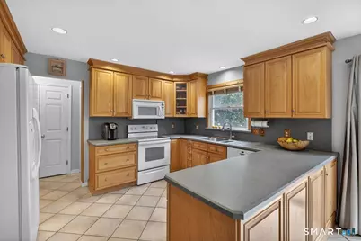 15 Farm Brook Court, Hamden, CT 06514 - Photo 8