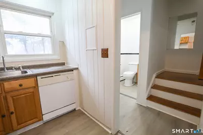 1 Camelot Drive #APT 2, Bloomfield, CT 06002 - Photo 4