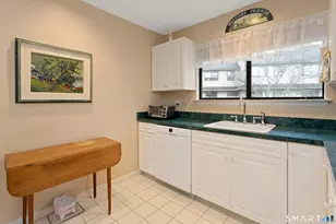 2435 Bedford St, Stamford, CT 06905 - Photo 12