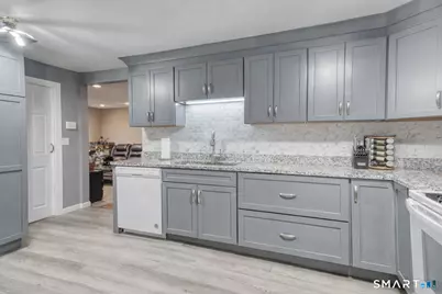 40 Cottage Grove Circle, Bloomfield, CT 06002 - Photo 4