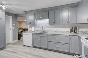 40 Cottage Grove Cir, Bloomfield, CT 06002 - Photo 4