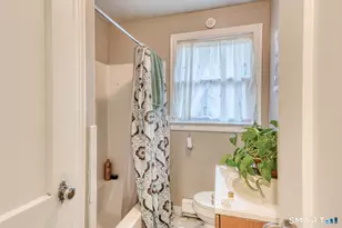 40 Cottage Grove Cir, Bloomfield, CT 06002 - Photo 16