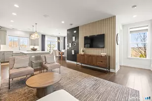 1 Brentwood Cir, Danbury, CT 06810 - Photo 2