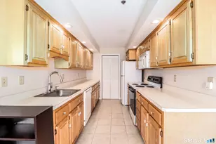 28 Rollingwood Dr, Brookfield, CT 06804 - Photo 8