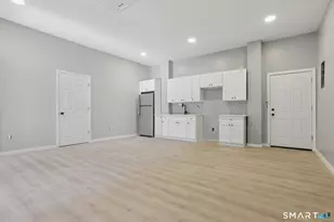 215 Bank St, New London, CT 06320 - Photo 4
