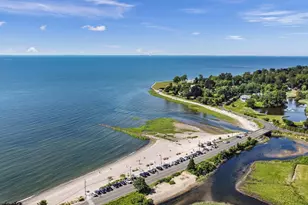 127 S Gate Ln, Fairfield, CT 06890 - Photo 2