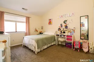 18 Amsterdam Ave, Bridgeport, CT 06606 - Photo 8