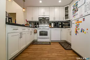 18 Amsterdam Ave, Bridgeport, CT 06606 - Photo 4