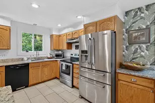 198 Grassy Hill Rd, East Lyme, CT 06333 - Photo 8