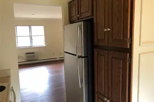 6 Bouton St E, Stamford, CT 06907 - Photo 4