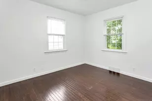 124 Minturn Pl, Bridgeport, CT 06606 - Photo 10